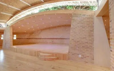 Flowing face brick wall mirrors dance school